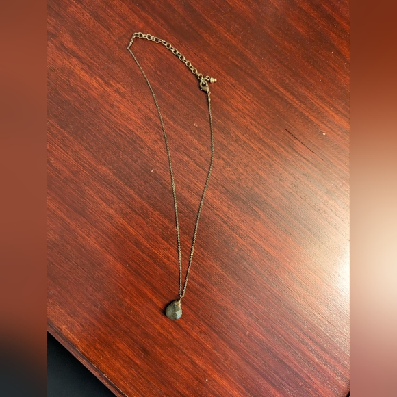 Green stone necklace - Picture 2 of 4